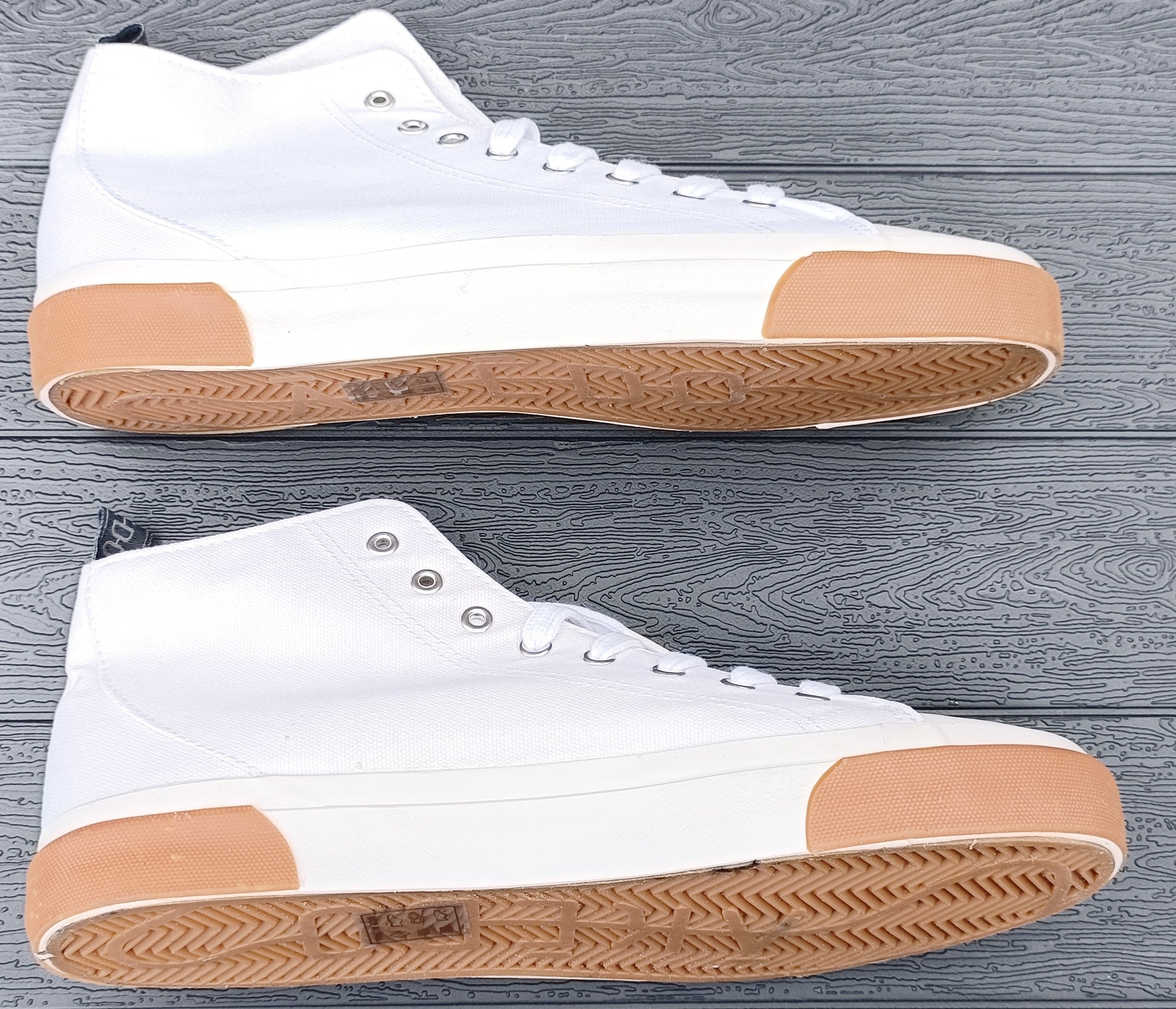 Akedo Signature High Tops UK Size 10