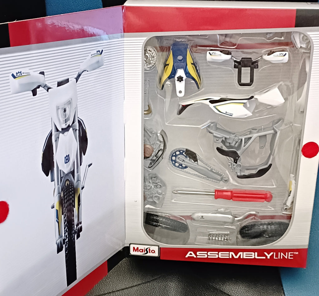 Maisto Husqvarna FE 501 Assembly Line Model Kit