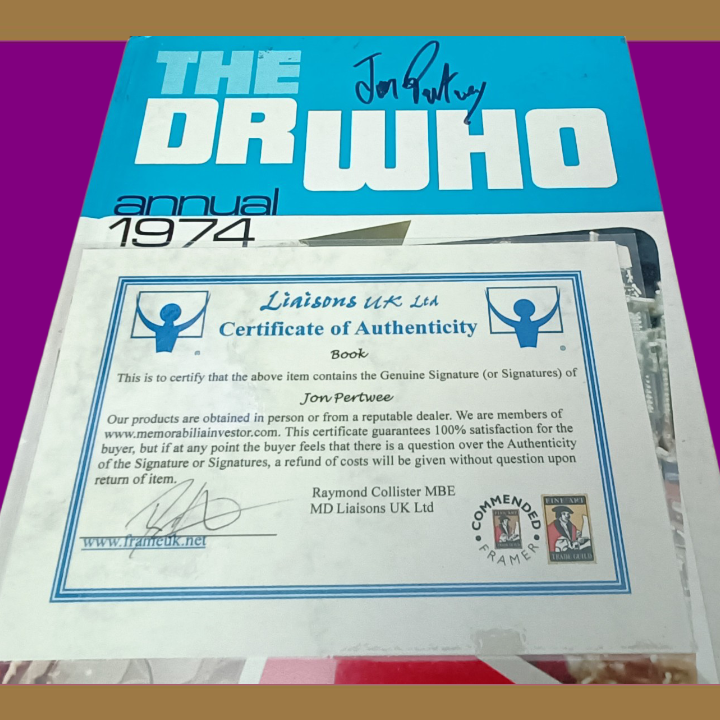 Dr Who annual 1974 siged by Jon Pertwee