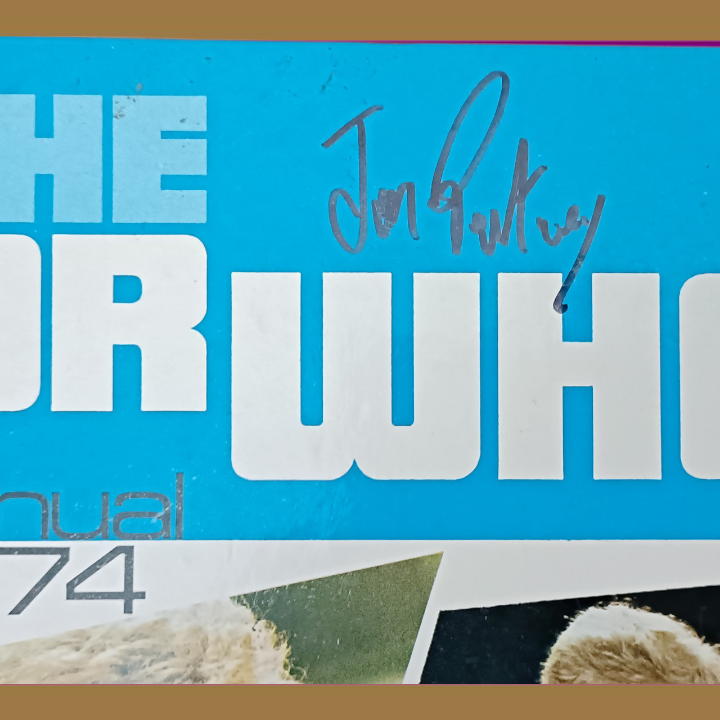 Dr Who annual 1974 siged by Jon Pertwee